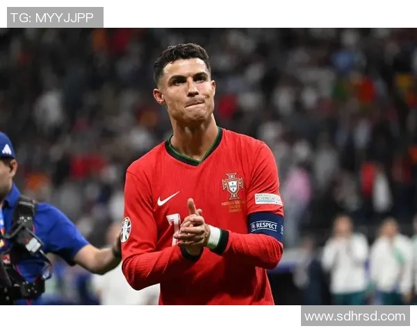 世界足球百大球星经典瞬间回顾及传奇成就盘点