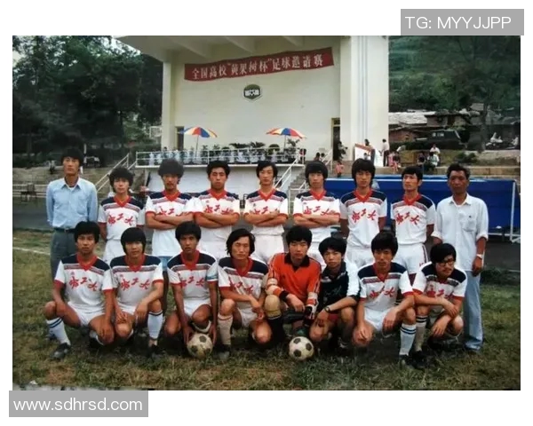 足球场上的青春记忆与那些闪耀球星的奋斗历程